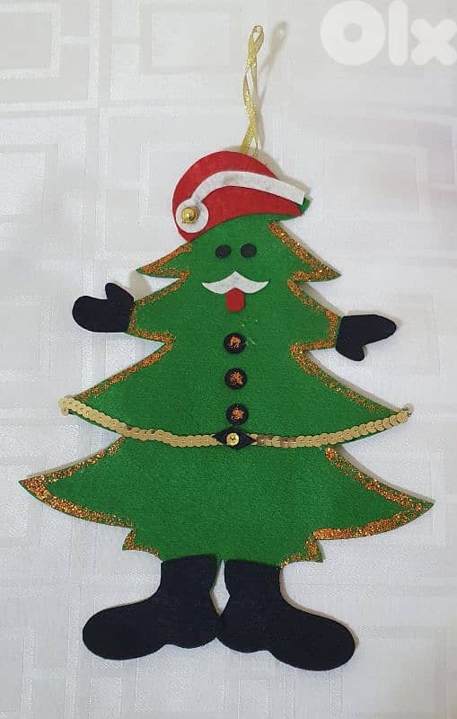 شجرة  الميلاد  مع علبه و زينة وكل أغراض ميلاد (بداعي السفر) بيروت 12