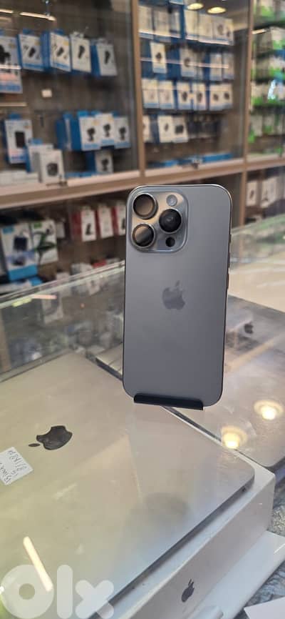 Used 16 pro 256 gb natural *cycle count:460 875$