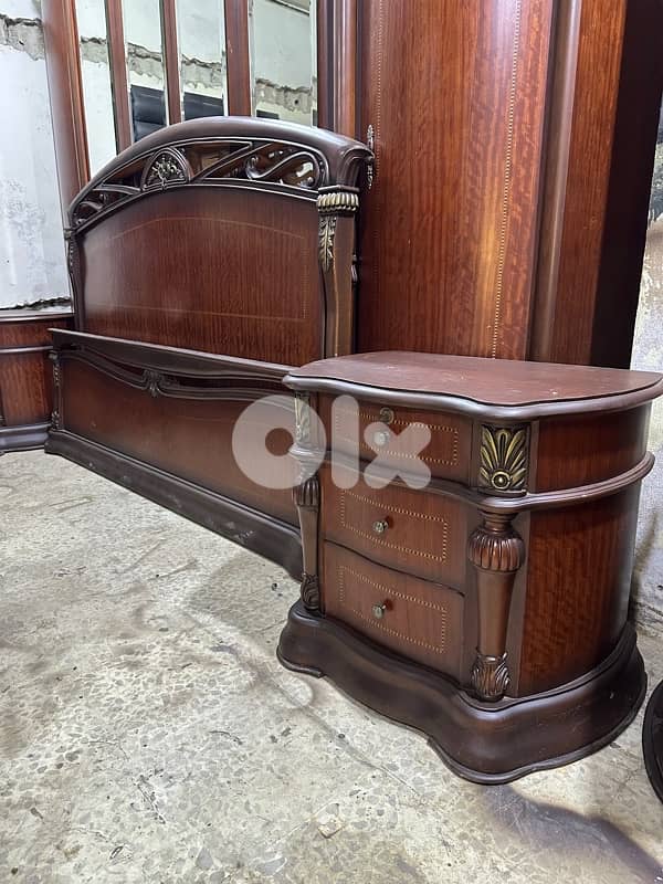 غرفة نوم كاملة خشب زان ولاتي شبه جديد 6