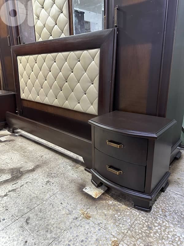 غرفة نوم كاملة مميزة خشب زان ولاتي شبه جديدة 2