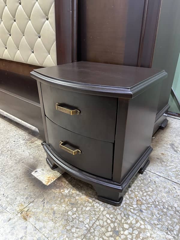 غرفة نوم كاملة مميزة خشب زان ولاتي شبه جديدة 3