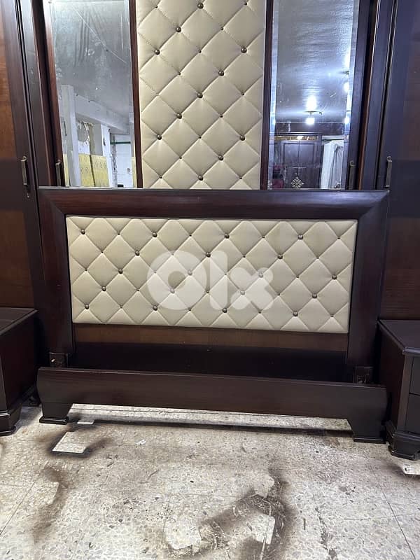 غرفة نوم كاملة مميزة خشب زان ولاتي شبه جديدة 7