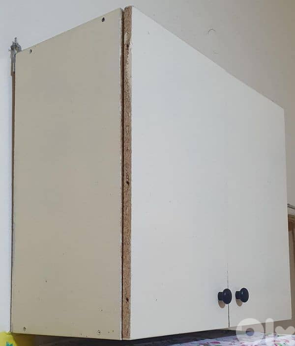 خزانة  مطبخ  نضيف عدد ١ طول ٦٠ عرض٧٠  غمق ٣٢  بيروت ٢٢ دولار  ٠٣٧٢٣٨٩٥ 2