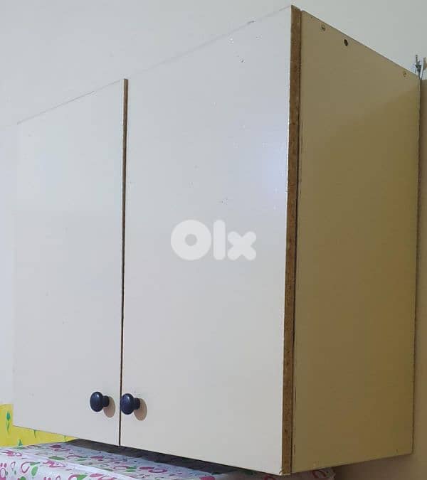 خزانة  مطبخ  نضيف عدد ١ طول ٦٠ عرض٧٠  غمق ٣٢  بيروت ٢٢ دولار  ٠٣٧٢٣٨٩٥ 3