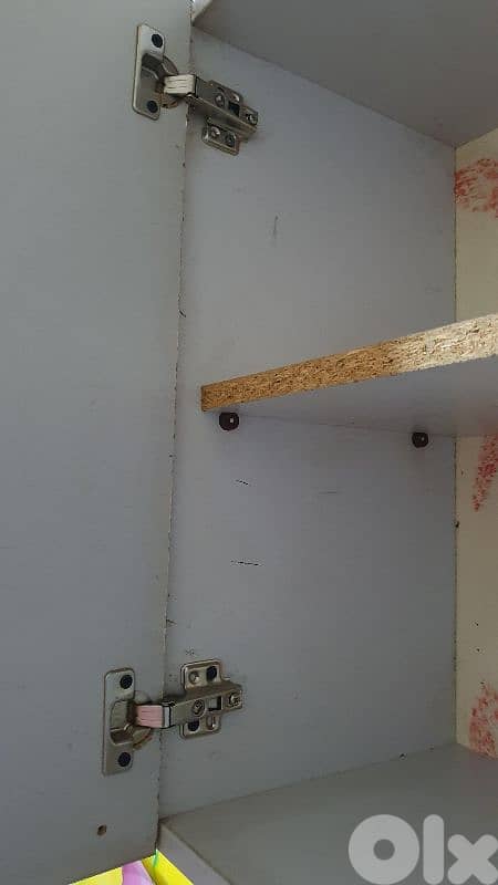 خزانة  مطبخ  نضيف عدد ١ طول ٦٠ عرض٧٠  غمق ٣٢  بيروت ٢٢ دولار  ٠٣٧٢٣٨٩٥ 6