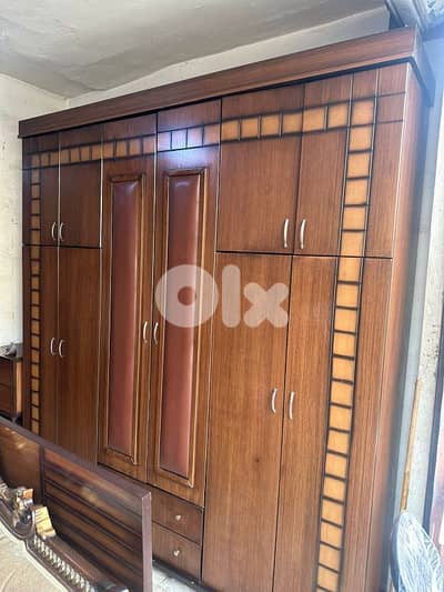 خزانة عشر درف كتير نظيفة