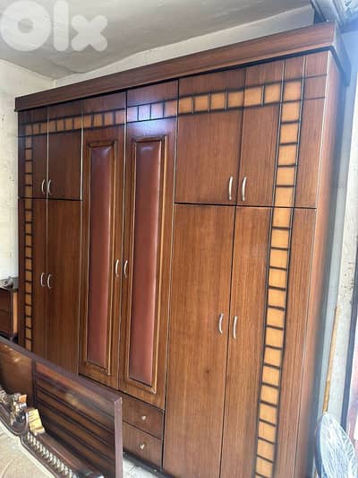 خزانة عشر درف كتير نظيفة