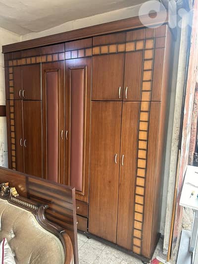 خزانة طابقين عشر درف كتير مرتبة ونظيفة