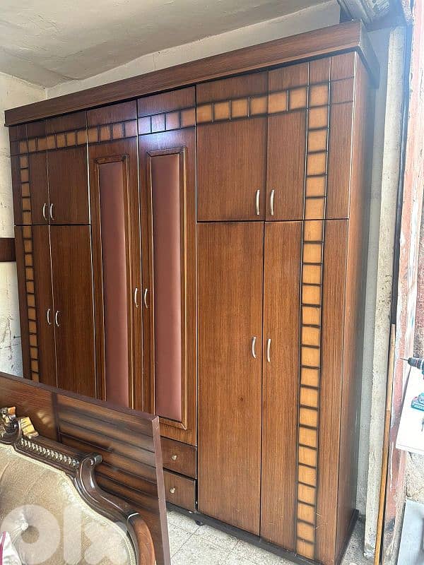 خزانة طابقين عشر درف كتير مرتبة ونظيفة 2