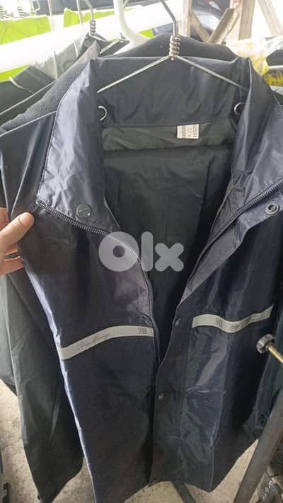 جاكيت ضد المي دلفري مع بنطلون ضد المي