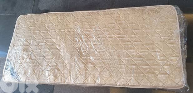 فرشة عدد ١ Titanium serie D شبه جديد كتير نضيف طول ١٨٠ عرض ٨٠ سماكة ٢٠