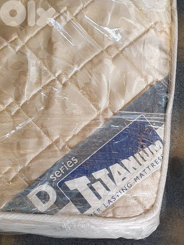 فرشة عدد ١ Titanium serie D شبه جديد كتير نضيف طول ١٨٠ عرض ٨٠ سماكة ٢٠ 1