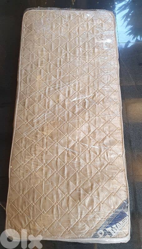 فرشة عدد ١ Titanium serie D شبه جديد كتير نضيف طول ١٨٠ عرض ٨٠ سماكة ٢٠ 2