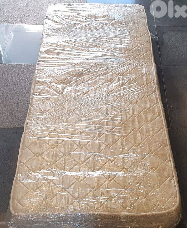 فرشة عدد ١ Titanium serie D شبه جديد كتير نضيف طول ١٨٠ عرض ٨٠ سماكة ٢٠ 3