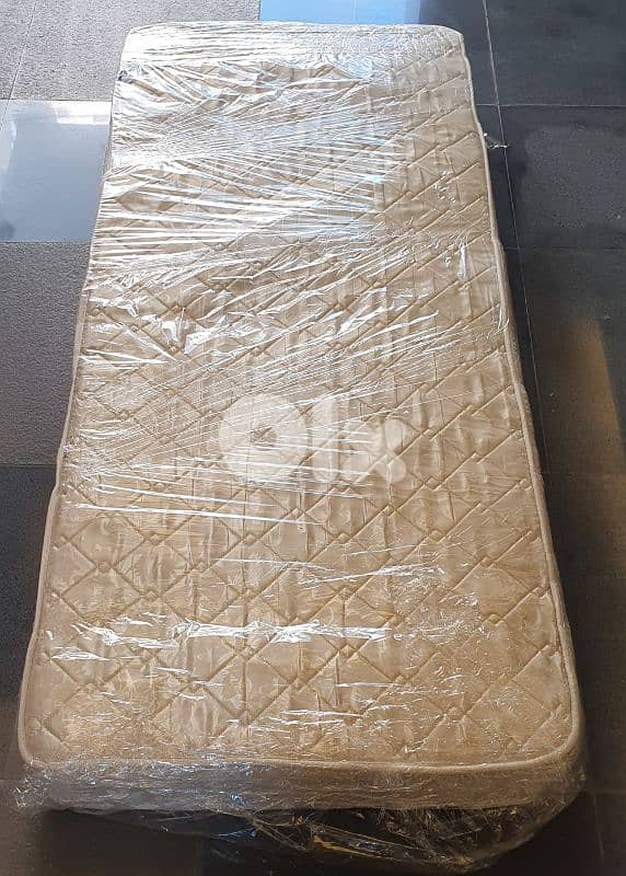 فرشة عدد ١ Titanium serie D شبه جديد كتير نضيف طول ١٨٠ عرض ٨٠ سماكة ٢٠ 6