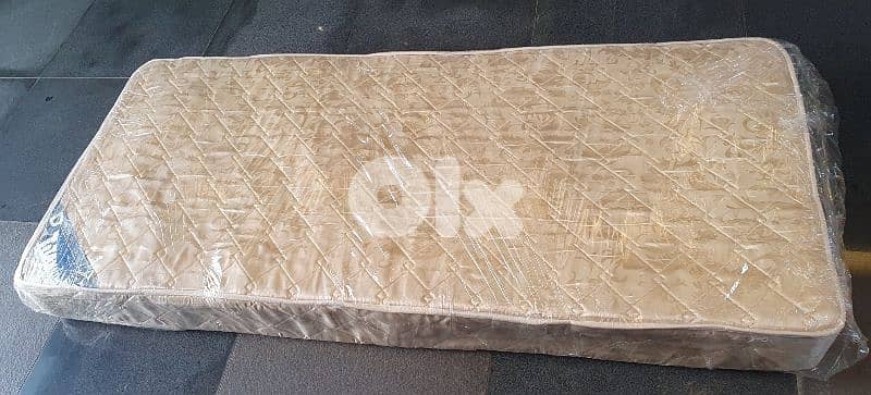 فرشة عدد ١ Titanium serie D شبه جديد كتير نضيف طول ١٨٠ عرض ٨٠ سماكة ٢٠ 7