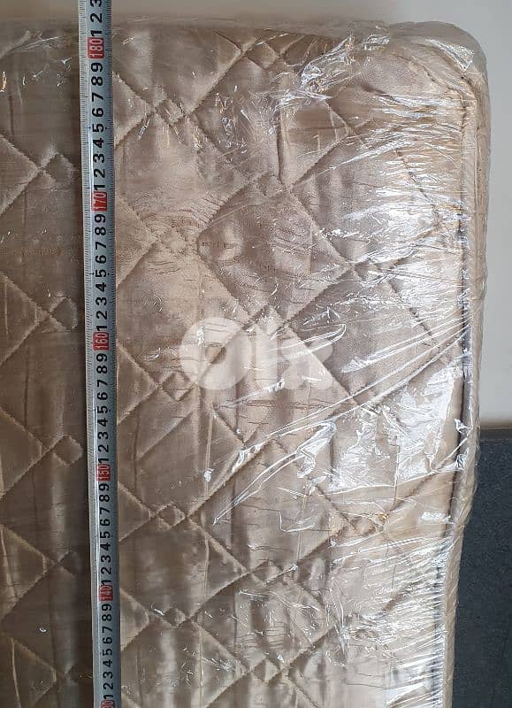 فرشة عدد ١ Titanium serie D شبه جديد كتير نضيف طول ١٨٠ عرض ٨٠ سماكة ٢٠ 9