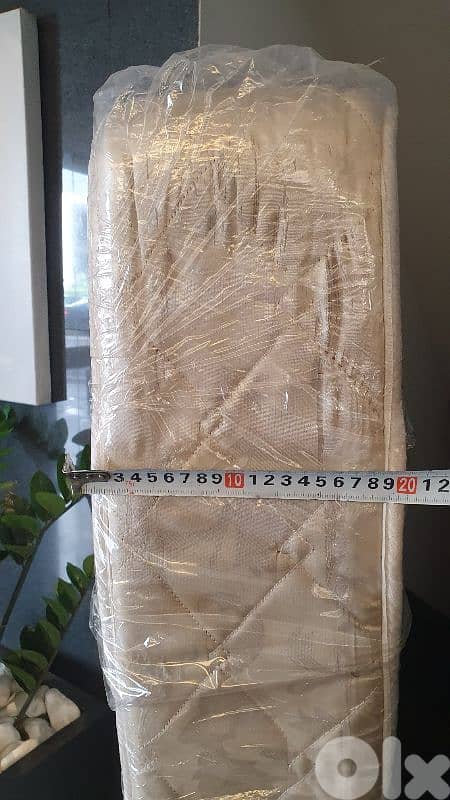 فرشة عدد ١ Titanium serie D شبه جديد كتير نضيف طول ١٨٠ عرض ٨٠ سماكة ٢٠ 11