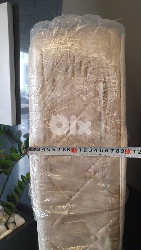 فرشة عدد ١ Titanium serie D شبه جديد كتير نضيف طول ١٨٠ عرض ٨٠ سماكة ٢٠ 12