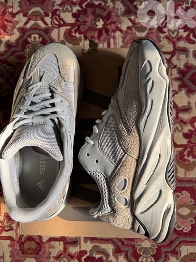 adidas Yeezy Boost 700