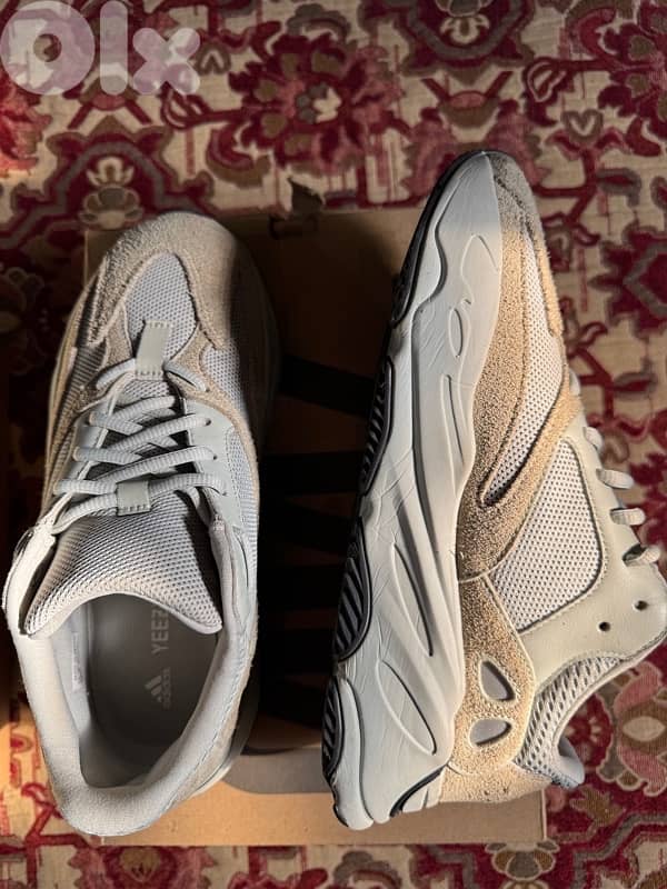 adidas Yeezy Boost 700 4