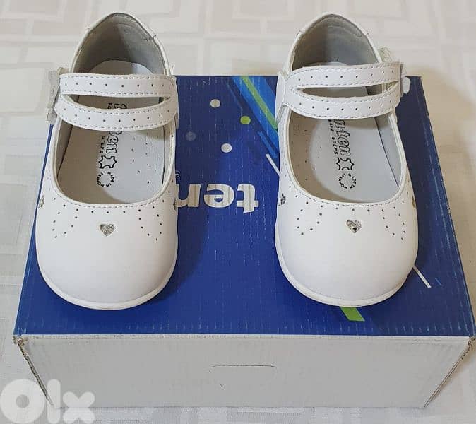 Baby shoes white original leather & used one time only size 21 1