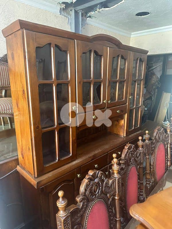 فاترينة مطبخ سويدي خشب لاتي كتير مرتبة ونظيفة 3