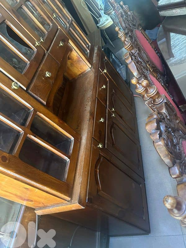 فاترينة مطبخ سويدي خشب لاتي كتير مرتبة ونظيفة 4