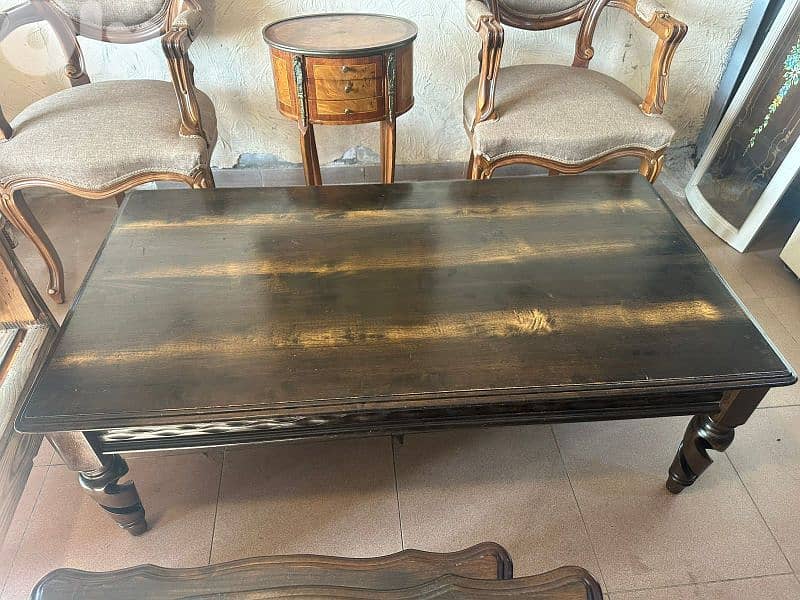 طاولة نص لصالون خشب زان كتير مرتبة ونظيفة 1