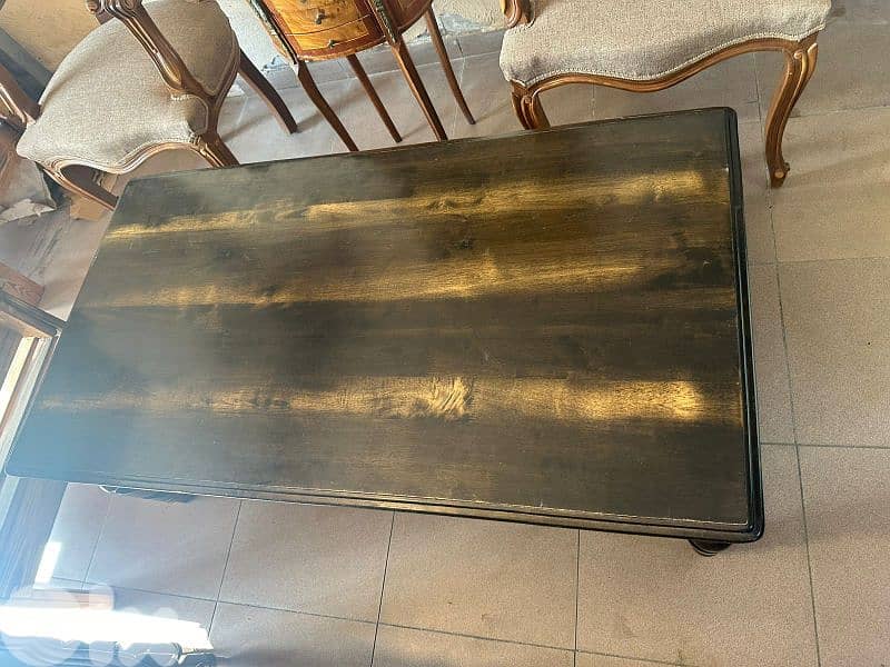 طاولة نص لصالون خشب زان كتير مرتبة ونظيفة 4