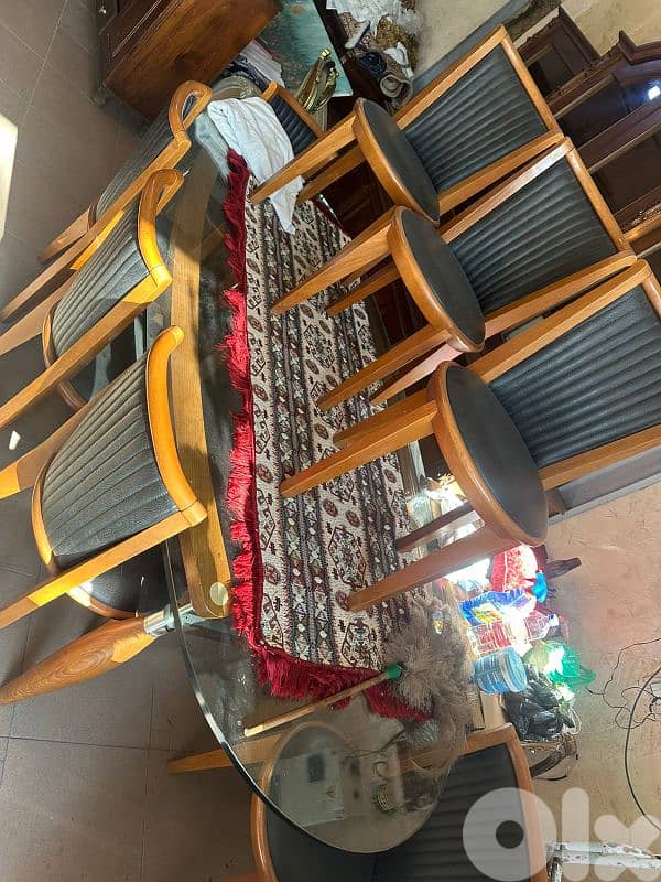 طاولة سفرة شغل جورج متى 8 كراسي وج قزاز سميك خشب زان شبه جديدة 2