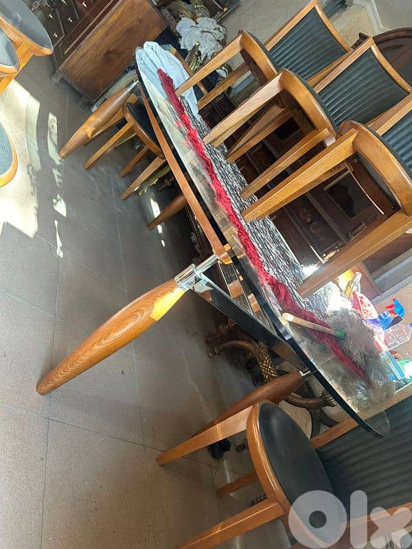 طاولة سفرة شغل جورج متى 8 كراسي وج قزاز سميك خشب زان شبه جديدة 3