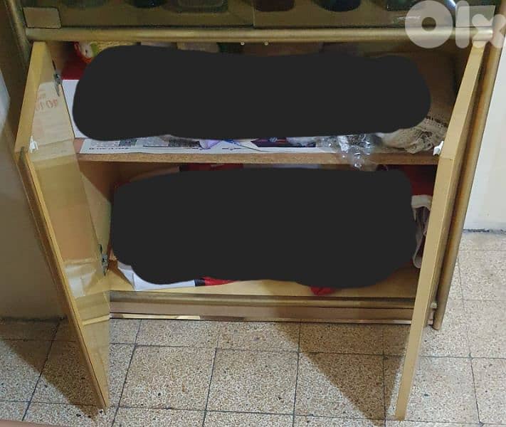 خزانة  زجاج  خشب  ونحاس  أنتيك مرتبة ٦ درف طول ٢١٠ العرض ٨٥  ارتفاع ٤٠ 1