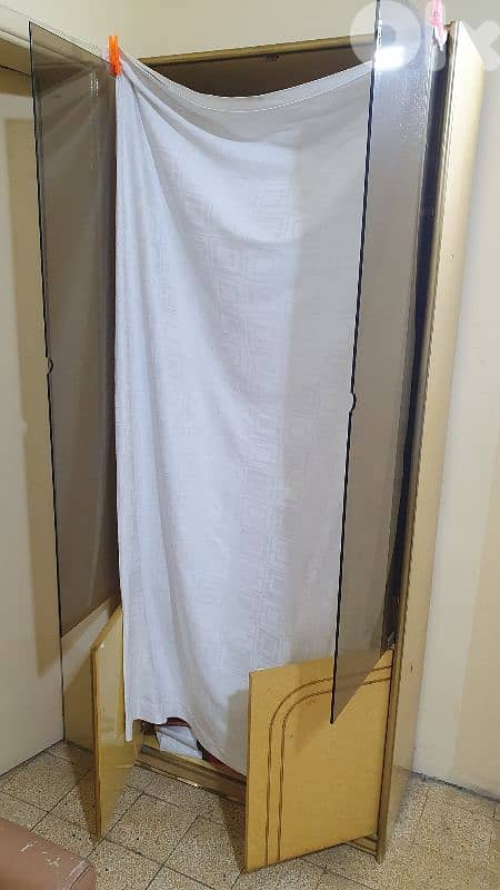 خزانة  زجاج  خشب  ونحاس  أنتيك مرتبة ٦ درف طول ٢١٠ العرض ٨٥  ارتفاع ٤٠ 7