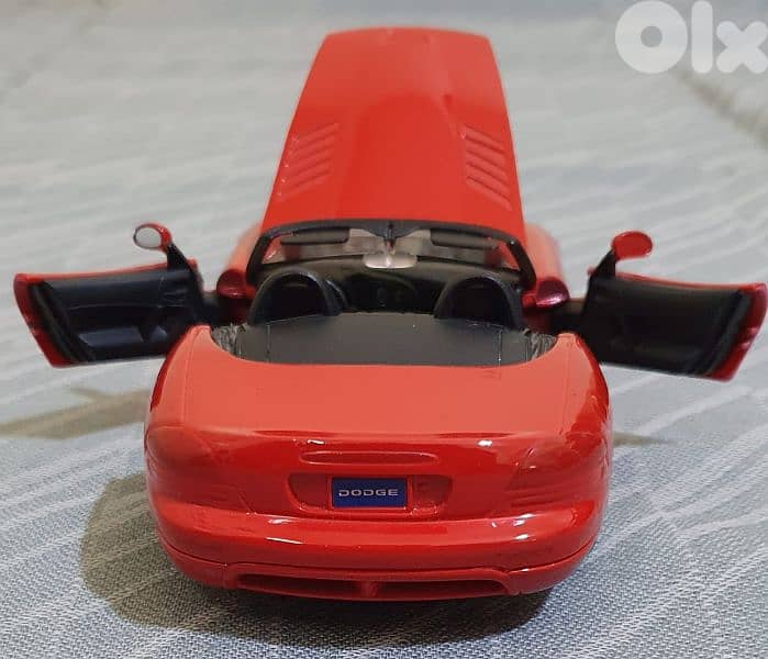 Red Dodge Viper  iron used like new no scratches  1/24   only 12 $ 5