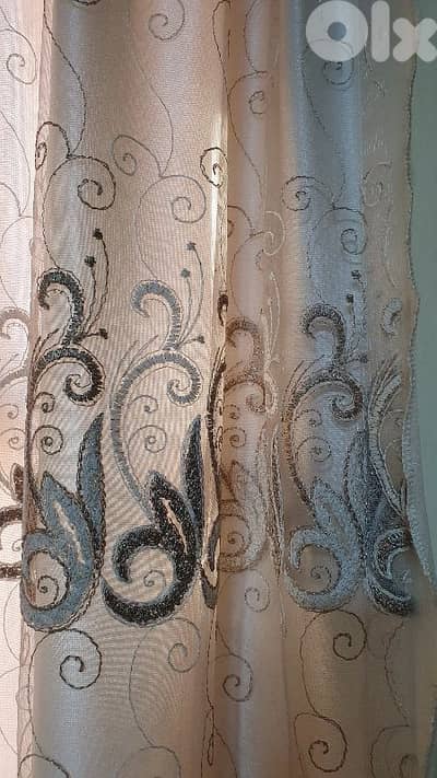 برداية  داخلي  مستعمل  نضيف  طول ٢٥٦  عرض ١٩٠  بيروت  ٢٠ دولار