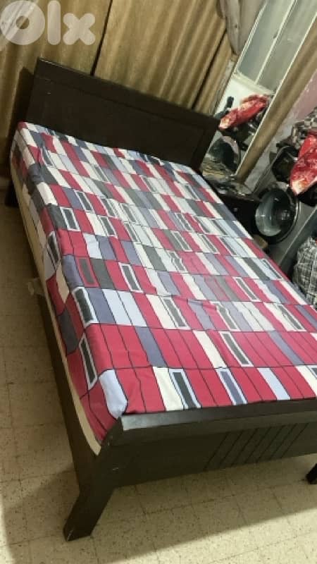 تخت مفرد ونص مع كومود وشوفنير 1