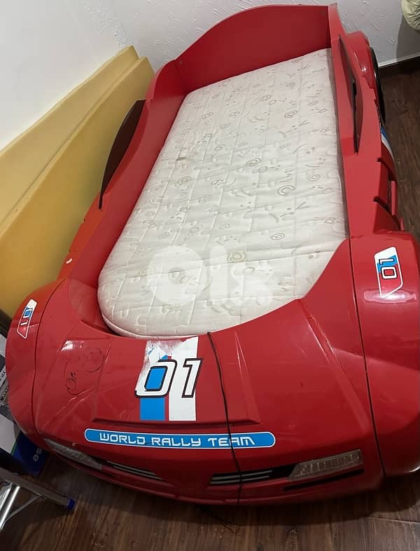 bed car red 1