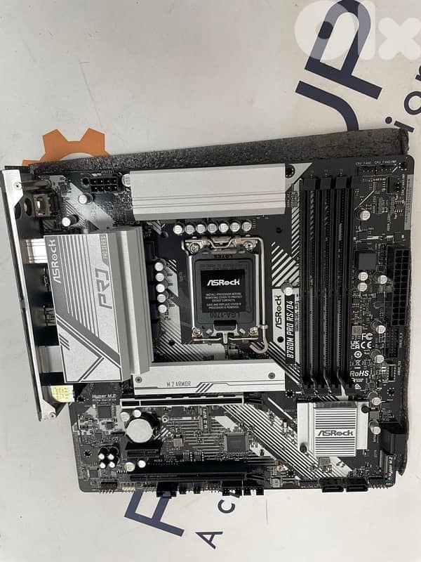 white gaming pc with gaming monitor 3