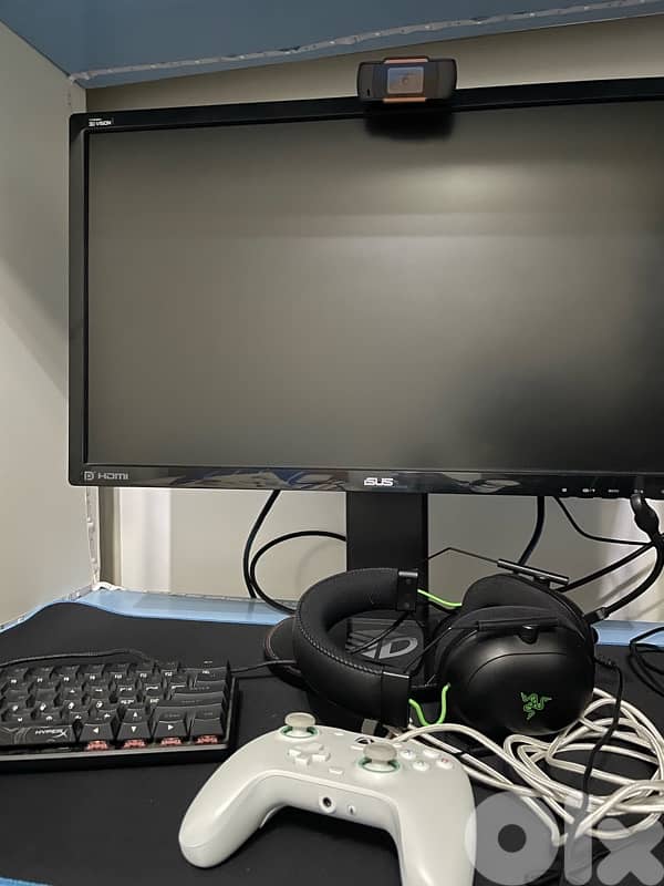 white gaming pc with gaming monitor 6