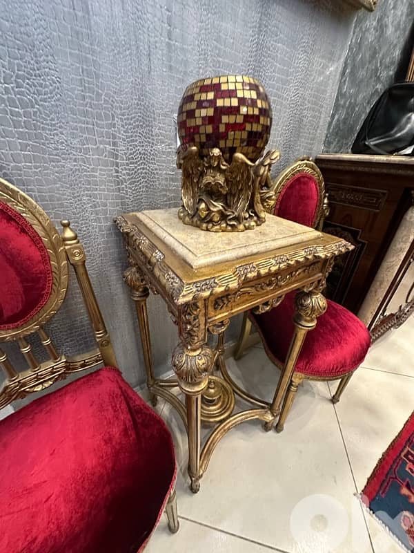 2 chairs and table auntique 1