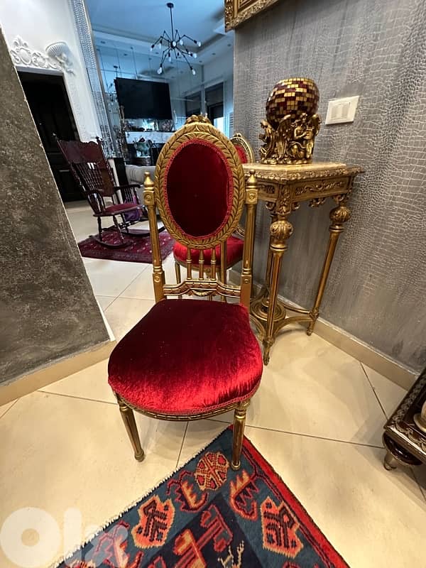 2 chairs and table auntique 3