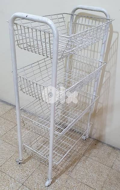 سلة  خضار  مستعمل حديد نضيف   ١٠ $  موجود  بيروت  ٠٣٧٢٣٨٩٥