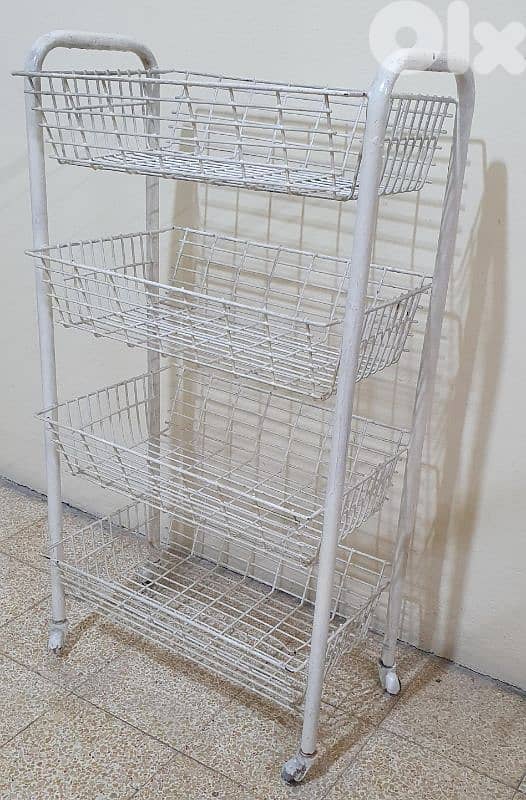 سلة  خضار  مستعمل حديد نضيف   ١٠ $  موجود  بيروت  ٠٣٧٢٣٨٩٥ 1