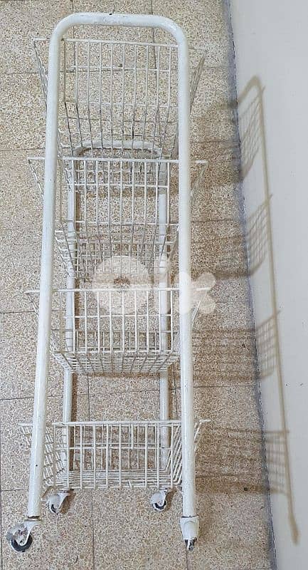 سلة  خضار  مستعمل حديد نضيف   ١٠ $  موجود  بيروت  ٠٣٧٢٣٨٩٥ 2