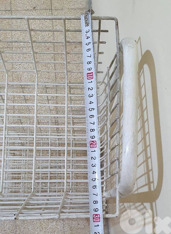 سلة  خضار  مستعمل حديد نضيف   ١٠ $  موجود  بيروت  ٠٣٧٢٣٨٩٥ 3