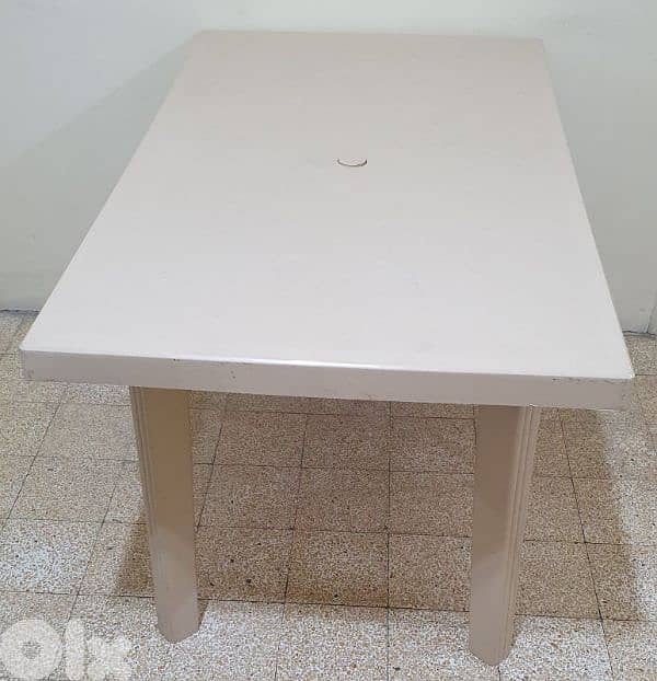 Table  Kamaplast  beige  used  like new 125 x73   22$  beirut 03723895 1