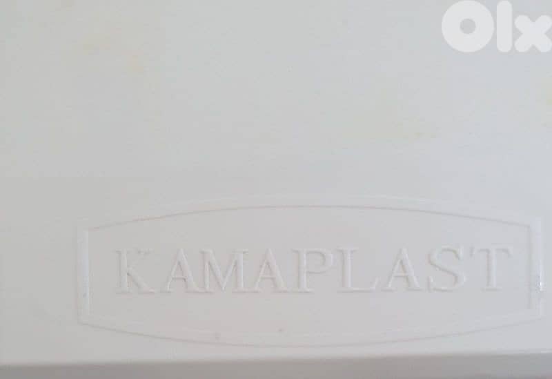 Table  Kamaplast  beige  used  like new 125 x73   22$  beirut 03723895 2