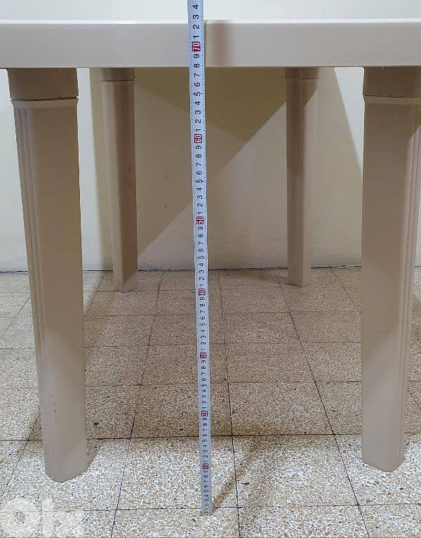 Table  Kamaplast  beige  used  like new 125 x73   22$  beirut 03723895 6