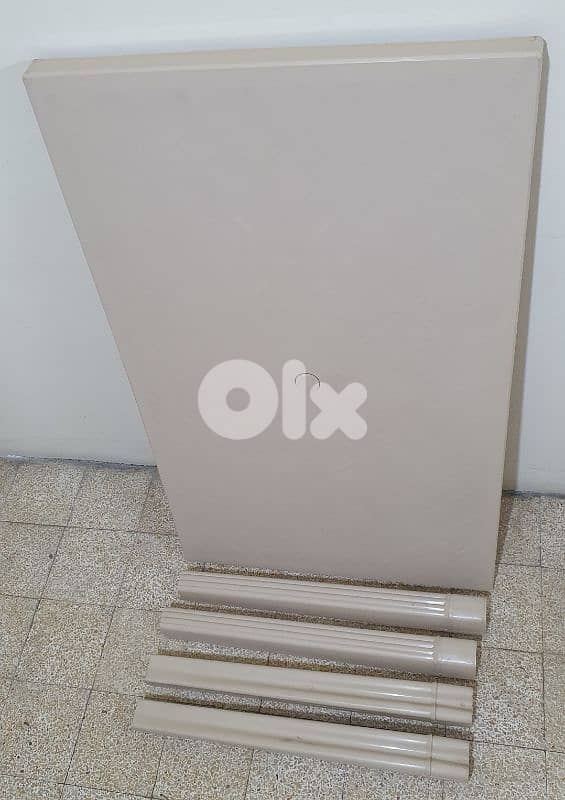 Table  Kamaplast  beige  used  like new 125 x73   22$  beirut 03723895 7